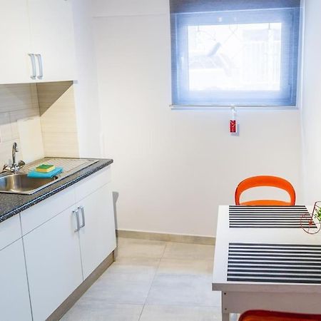 2 Bedrooms Apartment Close To Metro Dafni In Atenas Exterior foto