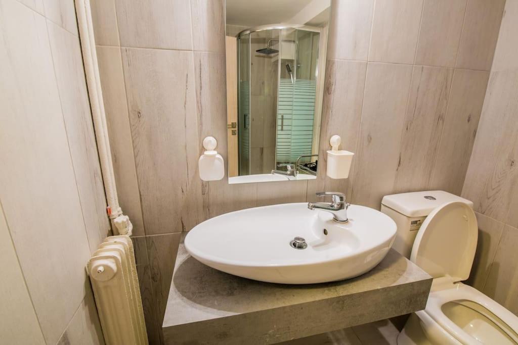 2 Bedrooms Apartment Close To Metro Dafni In Atenas Exterior foto