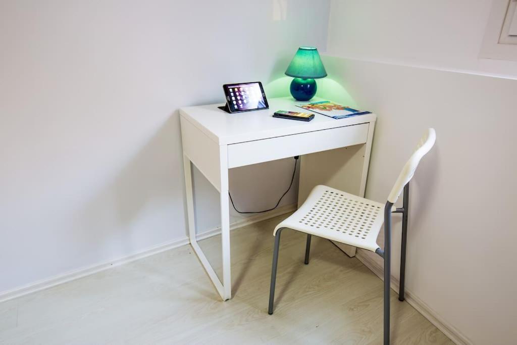 2 Bedrooms Apartment Close To Metro Dafni In Atenas Exterior foto