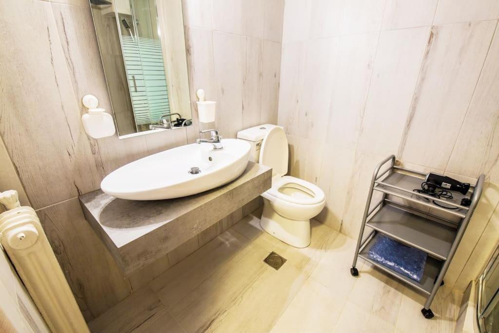 2 Bedrooms Apartment Close To Metro Dafni In Atenas Exterior foto