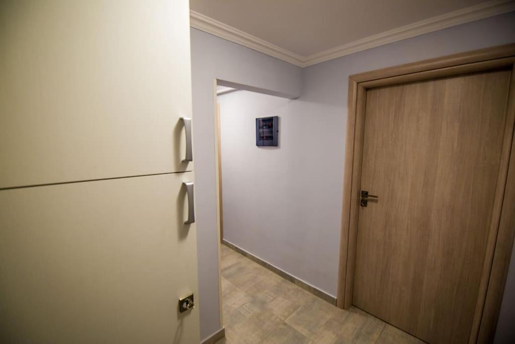 2 Bedrooms Apartment Close To Metro Dafni In Atenas Exterior foto