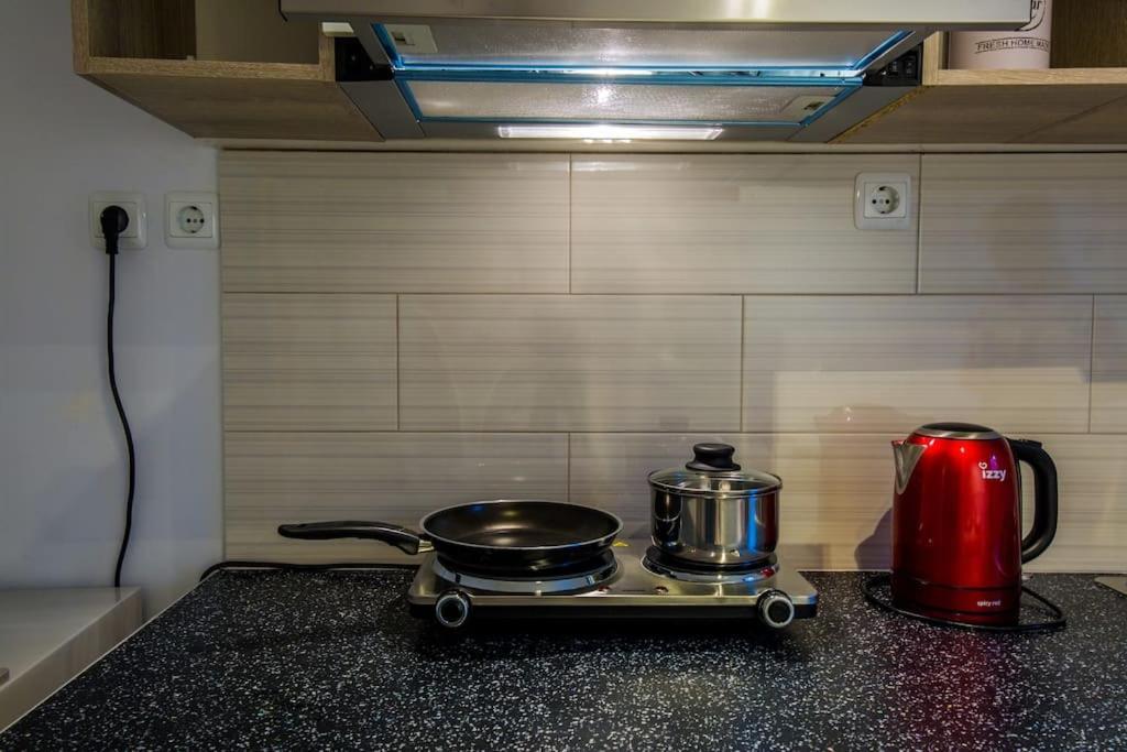 2 Bedrooms Apartment Close To Metro Dafni In Atenas Exterior foto